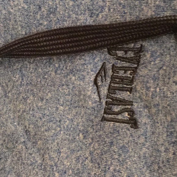 Blue large everlast hoodie never worn - Picture 3 of 3